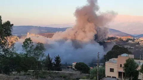Israeli Air Strikes Hit Southeastern Lebanon