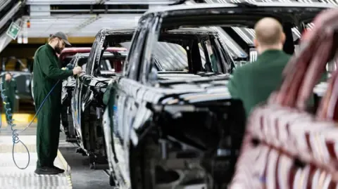 JLR Supply Chain Staff Allegedly Instructed to Apply for Government Benefits, Labor Group Claims