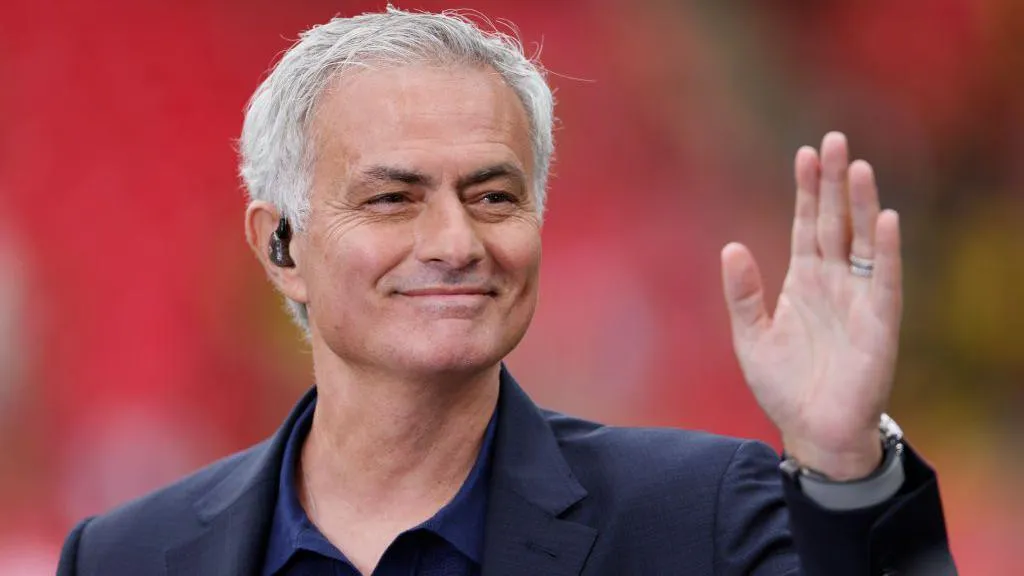 Who would say no to this Portuguese giant? - The Special One arrives for negotiations