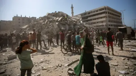Heightened Artillery Bombardment Unfolds in Gaza