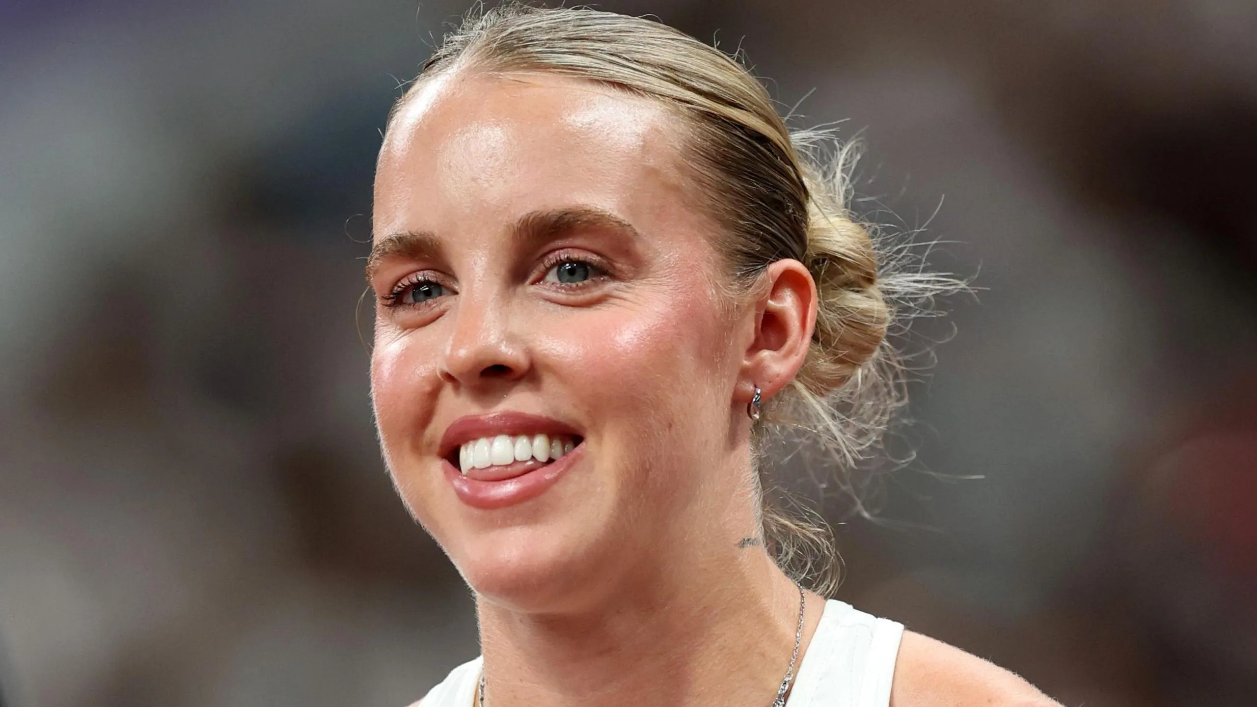 The British star Begins World Title Campaign with Winning Start