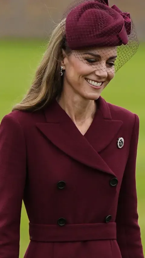 Melania’s Hat, Kate’s Feather Brooch and Other Remarkable Outfits So Far