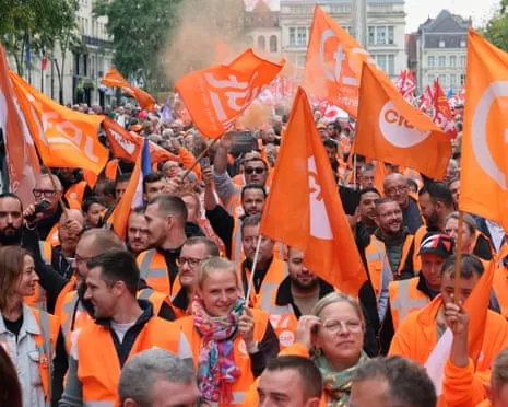 France-Wide Walkout Demonstrations Draws Hundreds of Thousands Taking to the Streets Across France